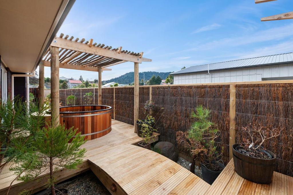 The Purple House - Ohakune Home With Spa Pool Ngoại thất bức ảnh
